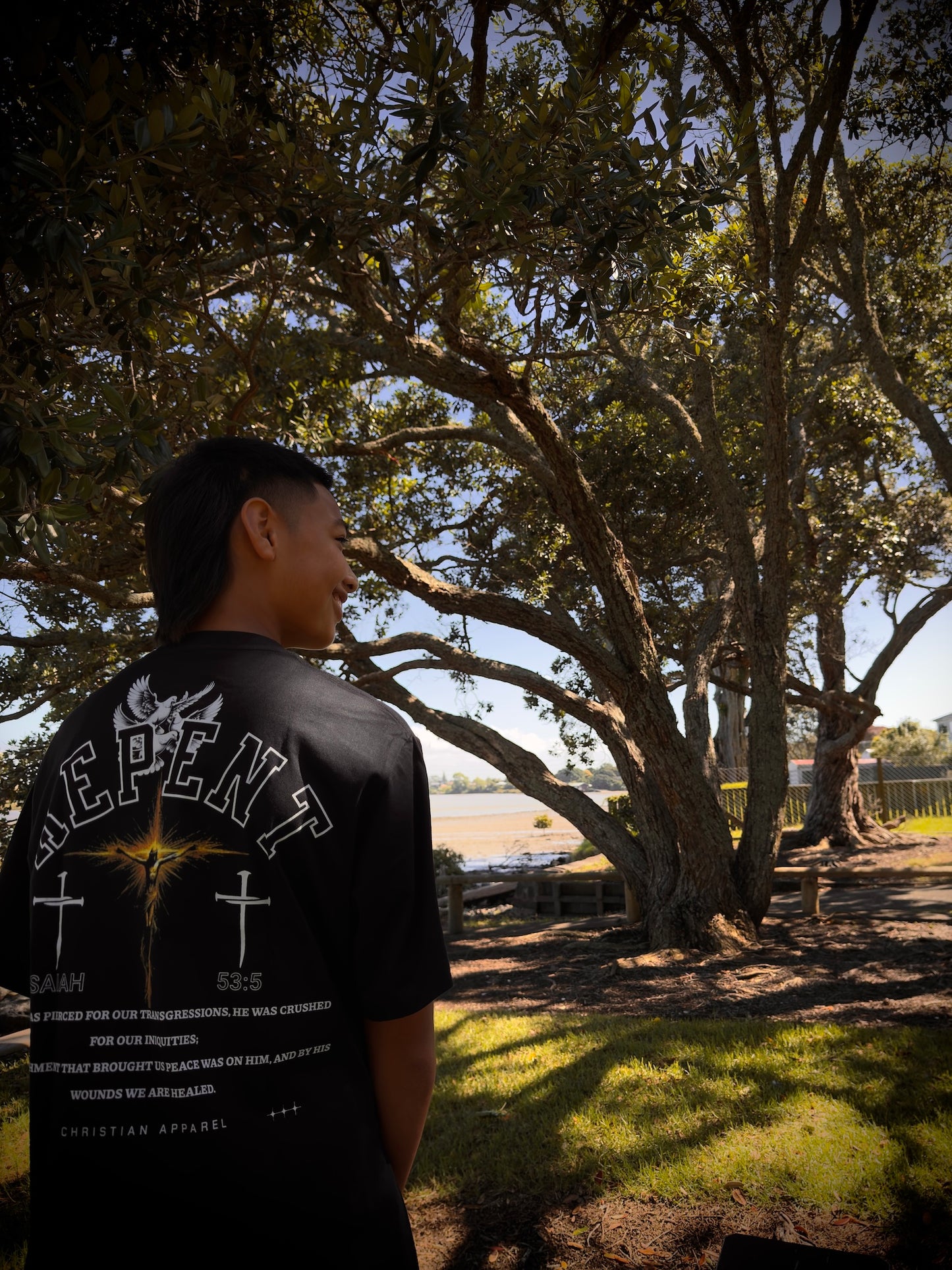 ISA53:5 Black & Gold classic Tee