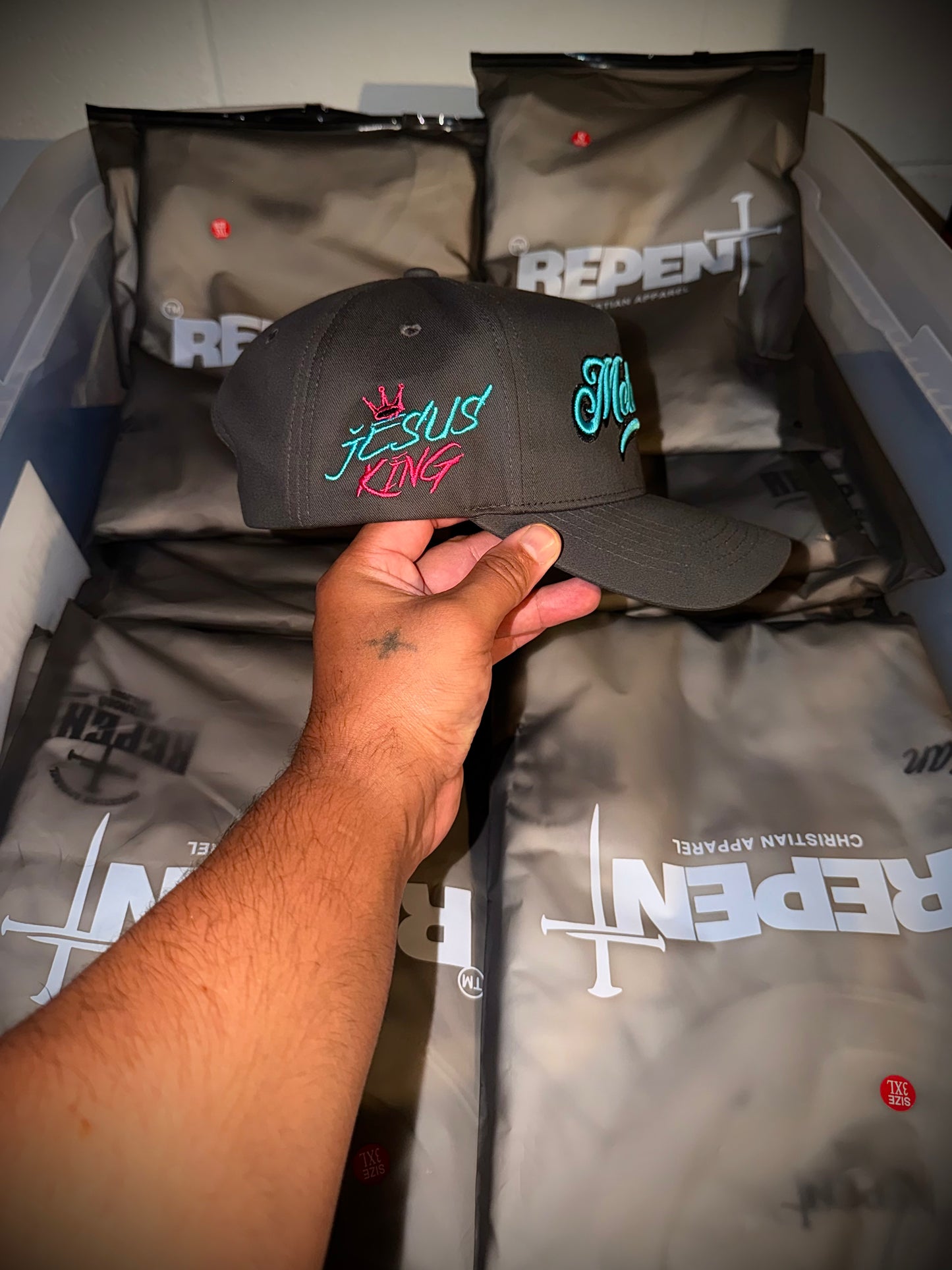 Grey & Terquoise Metanoeō 5 Panel snap back cap